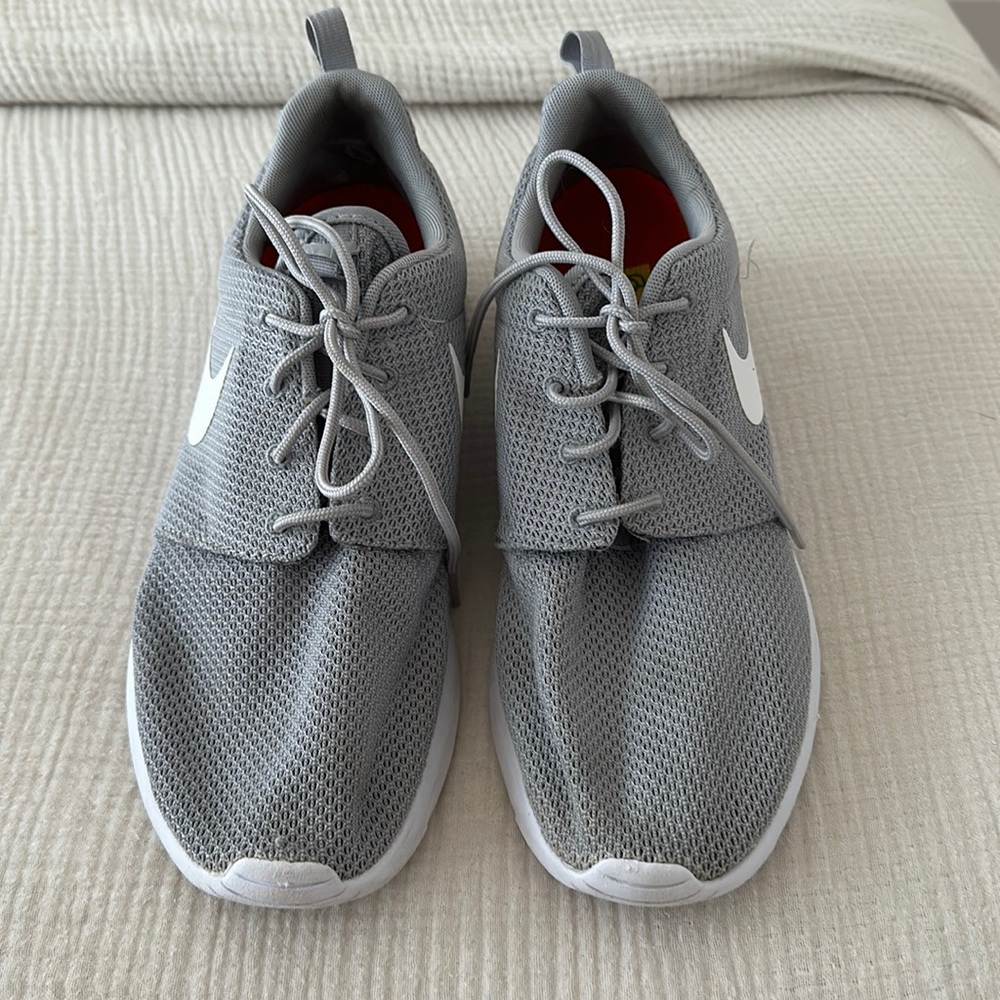 Men’s 9/Women’s 10.5 Nike Roshe One - Wolf Grey